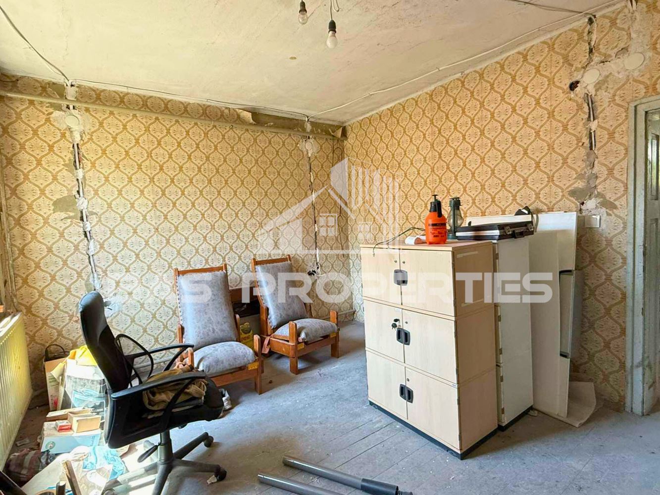 Къща с двор за продажба в Модерно предградие, София