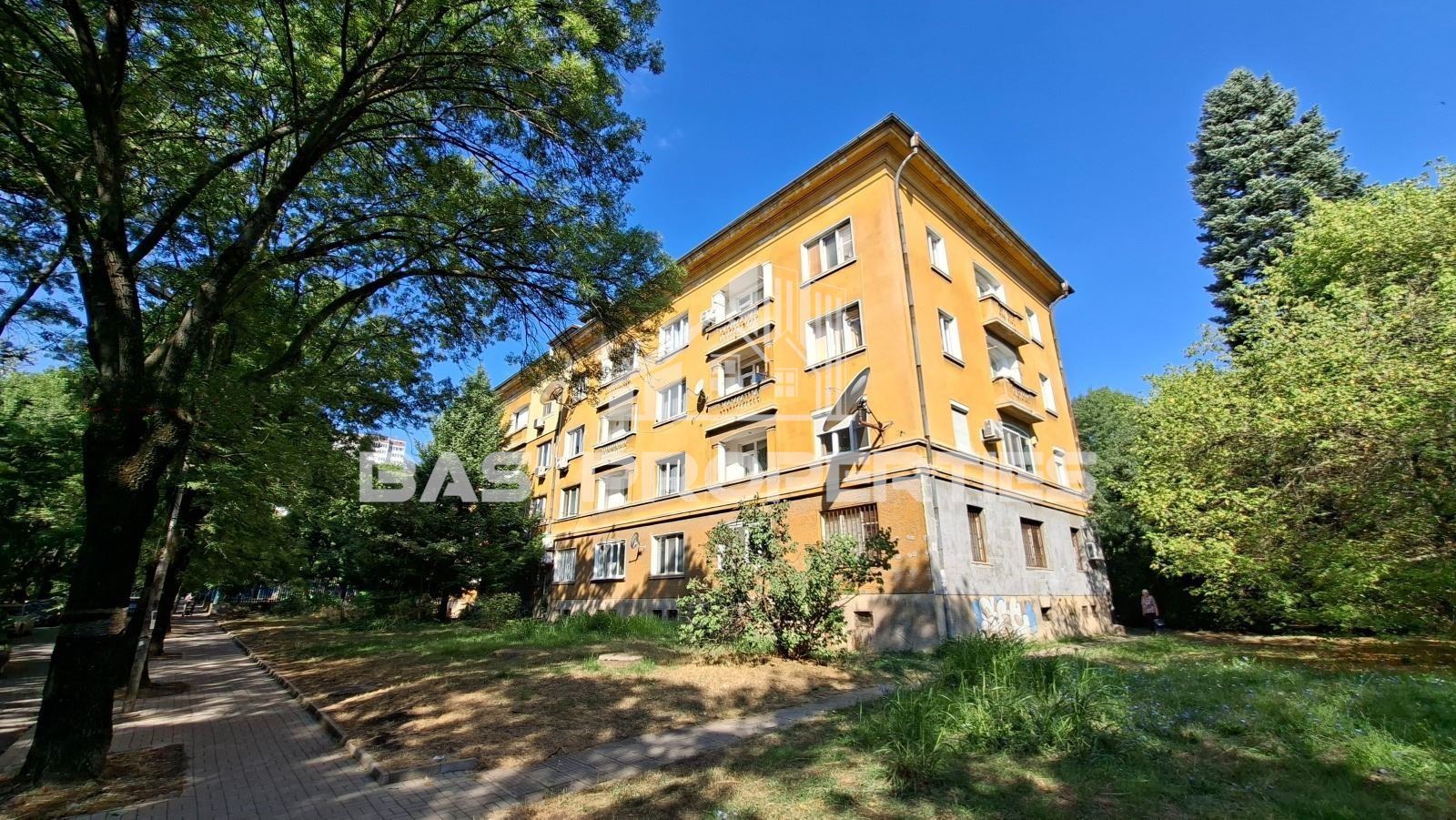 Тристаен Апартамент за продажба в Лагера, София