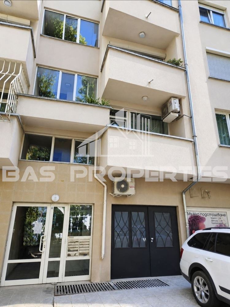 2 Офис за продажба в Стрелбище, София