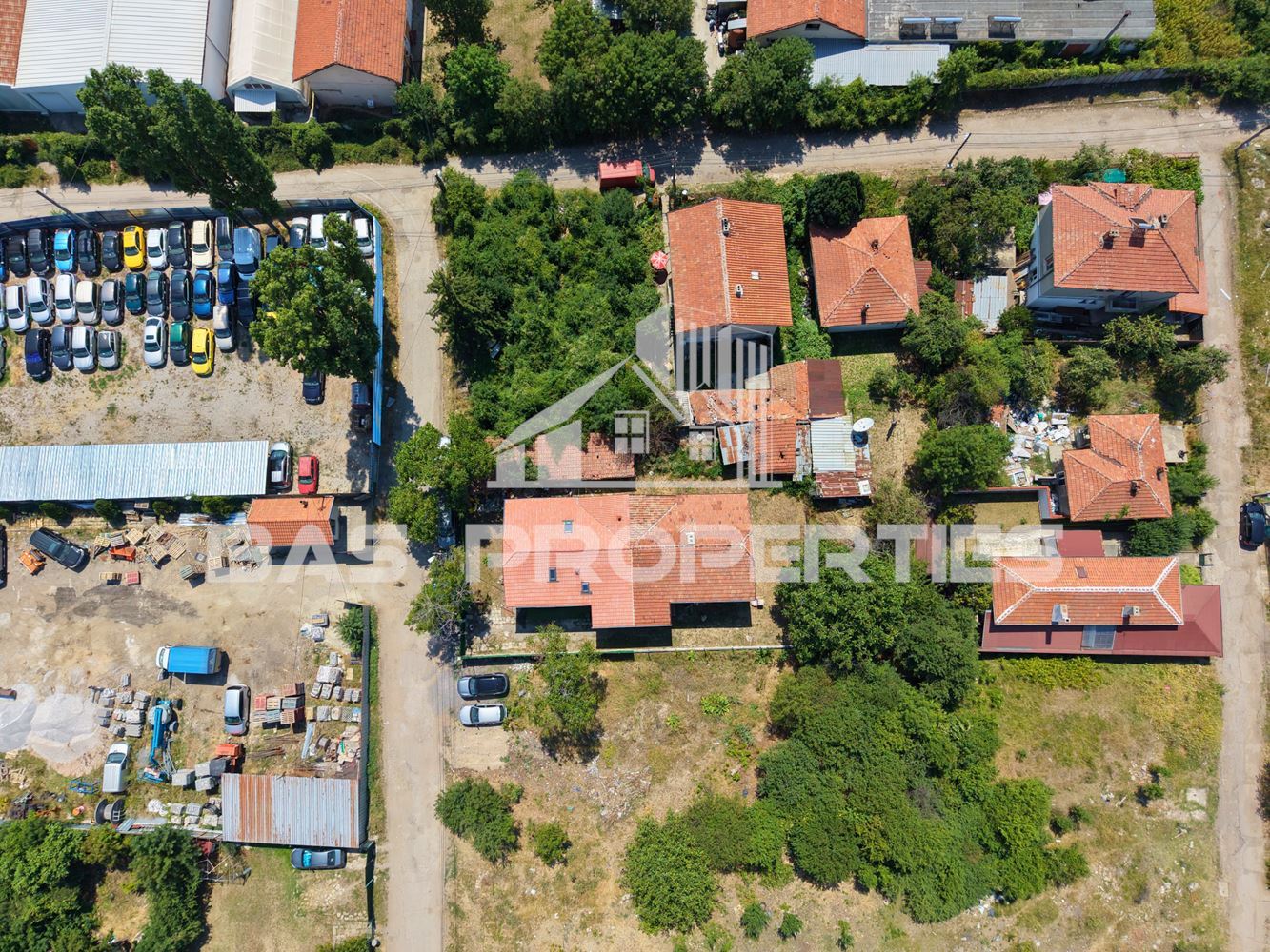 Къща с двор за продажба в Модерно предградие, София