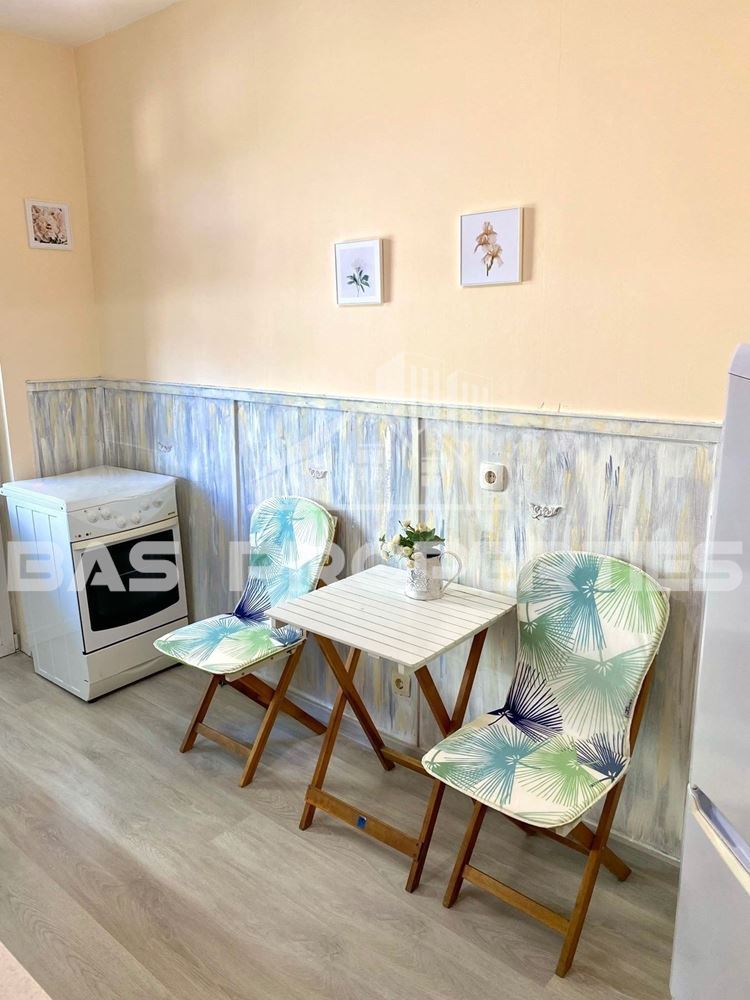 Тристаен Апартамент за продажба в Зона Б18, София
