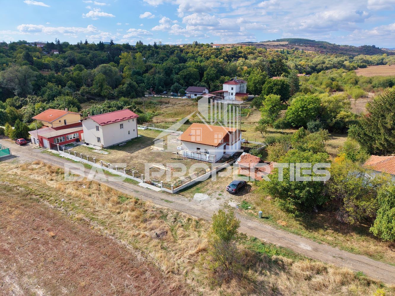 Нова Къща с двор в с. Хераково, до София