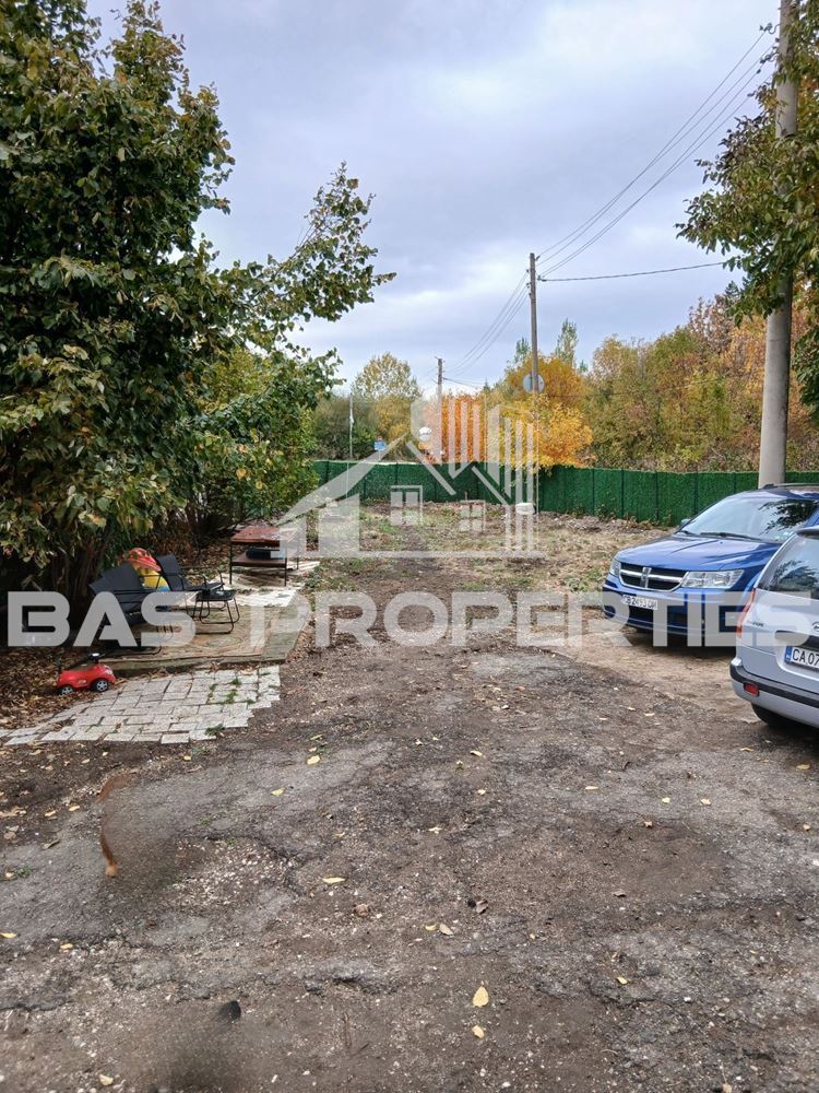 Къща с двор за продажба в с. Опицвет, до София